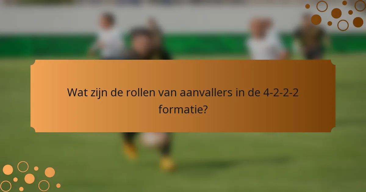 Wat zijn de rollen van aanvallers in de 4-2-2-2 formatie?